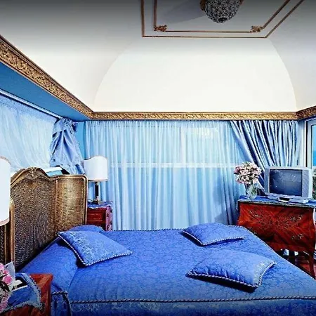 Grand Michelacci فندق 4*